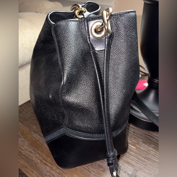 Michael Kors Black Pebbled Leather with Suede Trim Crossbody Bucket Bag EUC - Picture 5 of 16